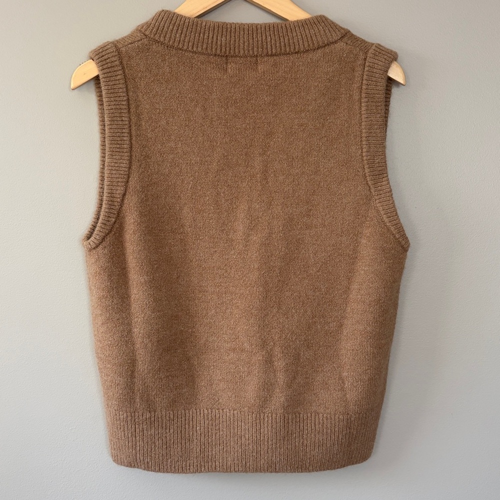 H&M Preppy Sweater Vest Size Medium Neutral Tan Brown Chunky Knit Soft‎ - Picture 5 of 5